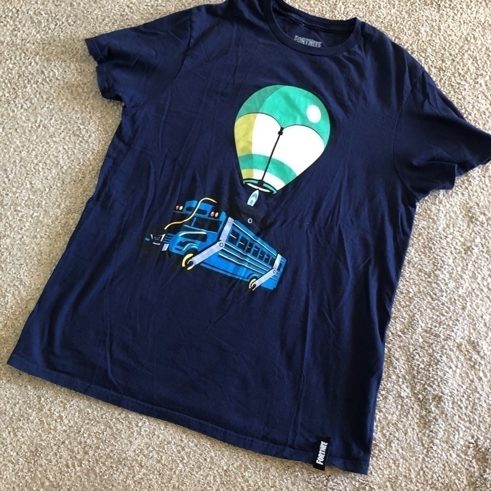 Fortnite navy blue short sleeve bus graphic tee in size XXL